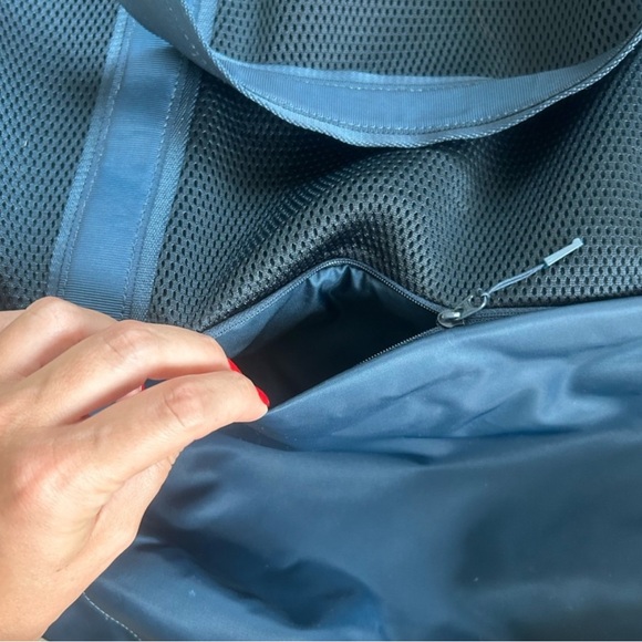 🍋 Lululemon EUC Hot Mesh Tote (30L) in Jaded - Picture 6 of 10